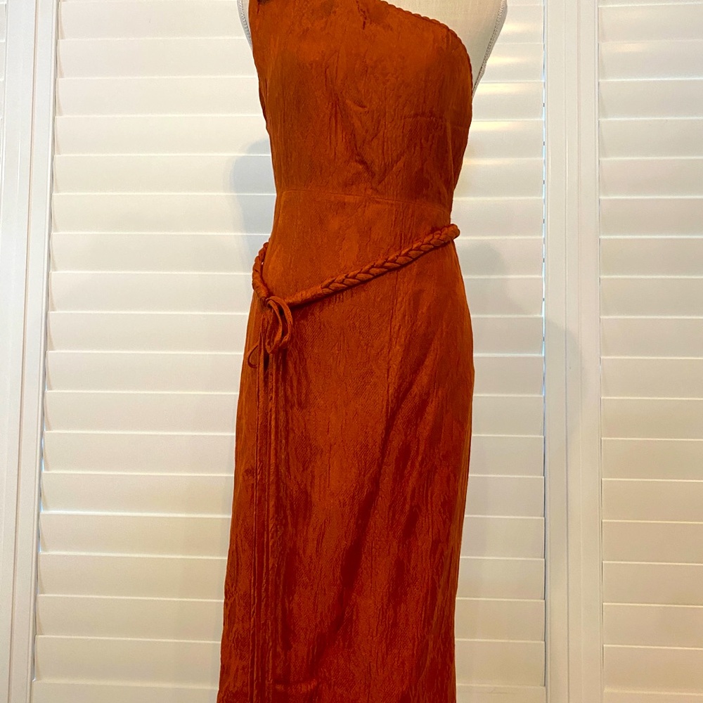 Beautiful evening dress from Eli Tahari, size 12 medium length one shoulder